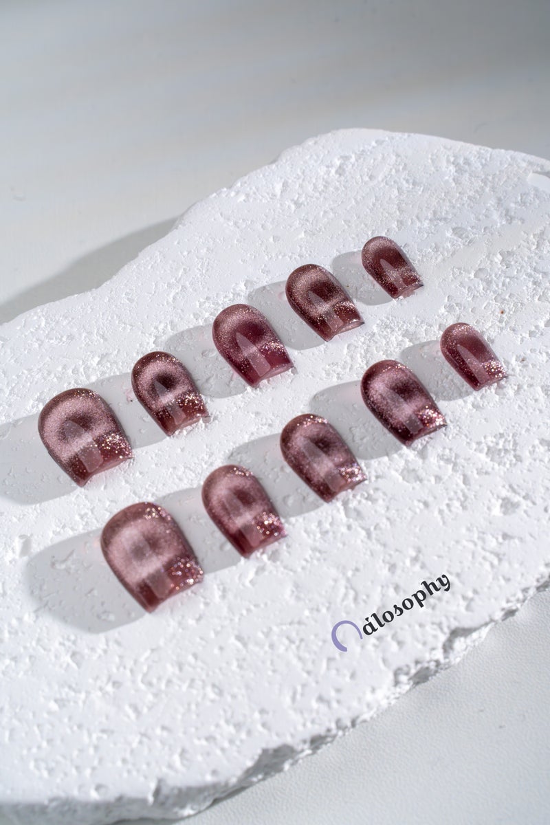 Nailosophy أظافر جل مضغوطة يدوية الصنع مخملية بورجوندي بعيون قطة | شكل مربع - Image 1